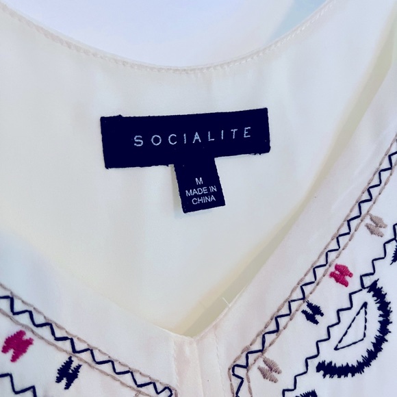 Embroidered flowy tank top - Picture 4 of 4